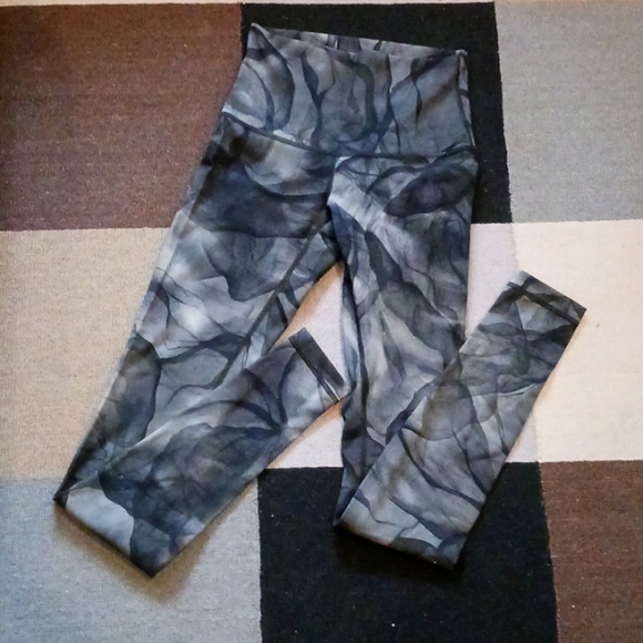 Lululemon leggings - Picture 1 of 3